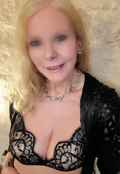 I am a vaccinated independent companion who offers visits to hotels and private homes. I am available for dinner dates, GFE private time, sensual whole-body massages and more. You will find me charming, friendly and warm, well-read and up to date on current affairs. People say they feel at ease in my company and find it easy to connect.