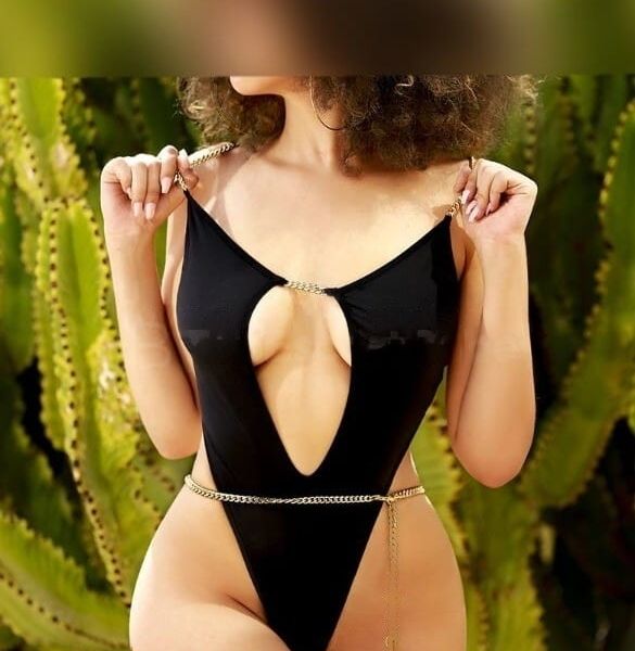 Iris is not just a body, behind this luxurious physique, hides a tender, very nice and accommodating woman who falls in love with everyone who knows her personally. If you want to have it all, a statuesque escort as a catwalk model, but at the same time a girl with whom to share fun and pleasant moments, Iris is undoubtedly your best choice. But be careful because if you step on the accelerator and want to raise the tone of the match, Iris is not far behind, and may even overtake you. Because if she is comfortable and you behave like a gentleman, she explodes like a volcano and unleashes all her sexuality and passion on whoever keeps her company.
