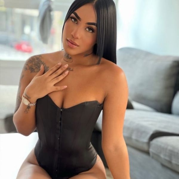 Hola mi amor, soy catalina una preciosa escort colombiana muy jovencita de 22 años. Como ves en mis fotos y si deseas puedes entrar a mi instagram Bonito cuerpo de modelo, unas bonitas curvas y una preciosa sonrisa que te dejará totalmente hipnotizado. Te invito a que me conozcas bajo las sábanas, te haré un masaje erótico