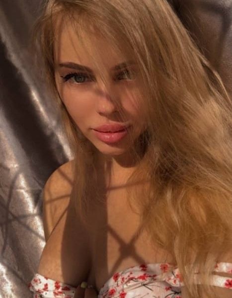 Hello gentlemen! My name is Monro, a lady very friendly, all natural, naughty and a true girlfriend. Allow me to seduce you and i’ll try to do the best I can for you! I know how to cast a spell on any man and I will offer unforgettable and passionate moments, as you would experience with a true lover.