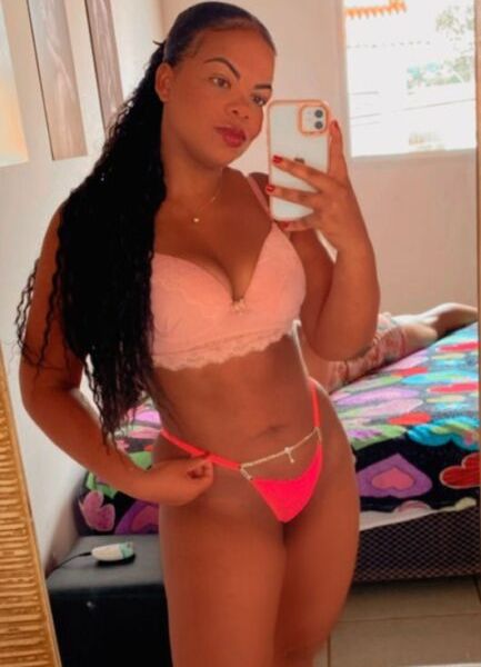 Olá vida! Sou uma carioca recém chegada por curta temporada em sua cidade, em meu atendimento sou bem tranquila, totalmente sem pressa e sem frescura. Gosto de fazer um sexo oral no capricho, começo mamando bem devagar, intercalando entre movimentos rápidos e lentos até você me dá todo seu leitinho. Realizo beijo grego de um jeito especial, isso irá depender da sua higiene, tenho a buceta quente e apertada gosto de rebolar gostoso em cima de uma rola, não faço anal mas garanto prazer total. Estou a sua espera, beijos!Horário de atendimento: 24 horas.Cachês: R$ 200,00.CONTEÚDO EXCLUSIVO: https://hotdreams.com.br/CarolSanches