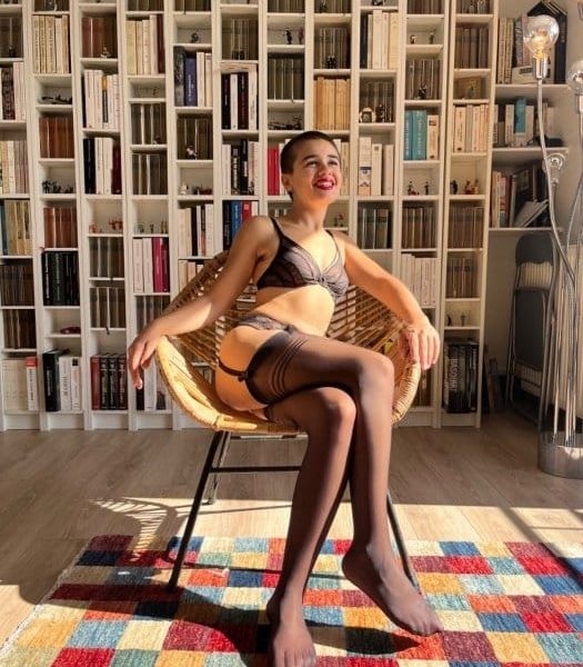 Holà, soy Chiara, francesa y tengo 20 años. Estoy en Torrevieja del 17 de marzo al 14 de abril. My name is Chiara, I’m 20 and I’m french-lebanese. I’m an enthusiastic, charming and imaginative student living in Paris. I like to meet new people, discover new places and take my time… that’s why I won’t make a list of my « services ». I prefer spontaneity :) I don’t have any taboos. You can send me a message by WhatsApp or Signal at 0621993186 or send me an email at [email protected] Important: I don’t answer to calls. Please send me a polite message with your name, age, a picture of your face, the
