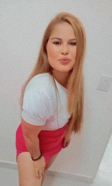 Olá, meus amores. Tenho 26 anos, sou uma ninfeta, dona de um corpo cheio de curvas e todo natural, o conjunto de uma boa genética, com 1.52m de altura e 55kg muito bem distribuídos. Tenho a pele branca, macia e perfumada, cabelos ruivos, olhos castanhos cheios de mistério e sensualidade, os lábios rosinhas, uma beleza de mulher. Em meu atendimento gosto de ser bem tratada, com educação e gentileza, sou simpática, atenciosa e educada, uma ótima escolha para quem deseja desfrutar de uma companhia interessante e com muito conteúdo. Tenho redes sociais ativas, todos que me conhecem ficam felizes, pois dizem que sou mais bonita que nas fotos, venha descobrir! Envie sua mensagem agora mesmo através do telefone e agende um horário, espero vocês, beijos e até logo.Horário de atendimento: Das 08:30 às 00:00 horasCachê: R$ 150,00.CONTEÚDO EXCLUSIVO: https://hotdreams.com.br/MaytePrado