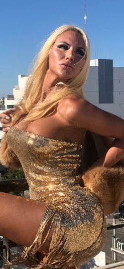  Pamela Tetona