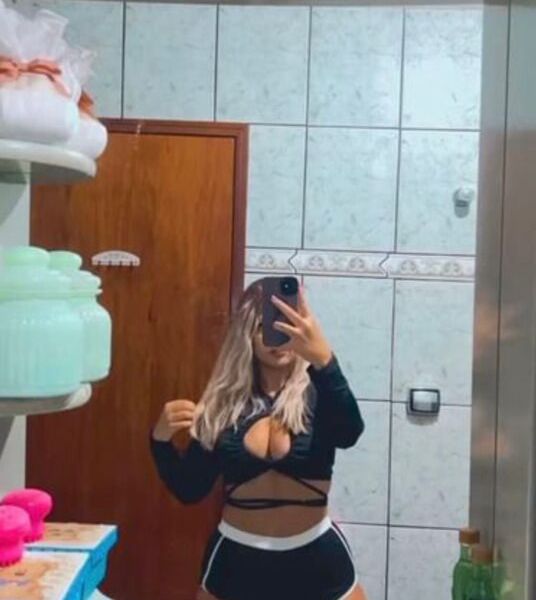 Olá meus amores, é um prazer ter vocês em meu perfil! Sou uma acompanhante gostosa e educada, do jeito que vocês procuram. Atendo sem pressa, sem frescuras, tudo no seu tempo, nada mecânico. Seus momentos ao meu lado serão os melhores de sua vida. Faço um oral babadinho, sem pressa. Adoro dar e receber prazer. Adoro fazer festinhas com casais e tenho amiga para duplas, adoramos fazer festinhas juntas. Venham curtir o lado bom da vida muito bem acompanhados. Estou esperando pelo seu contato!Atendo 24 horas.Cachê: R$ 150,00 – 1 hora