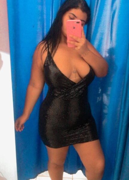 Safadeza sem limites. Minha posição preferida é de quatro para que o cliente possa aproveitar ao máximo a vista do meu rabão enquanto ele goza bem gostoso para mim.Horário de atendimento: 24 horasCachê: R$ 150,00.