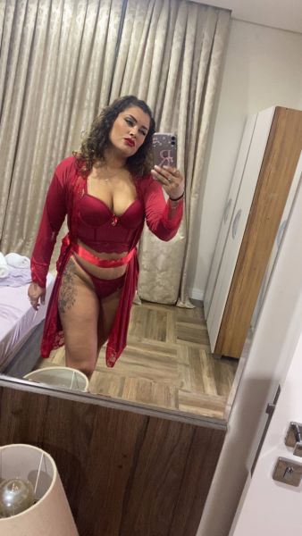 Atendo em boate e faço saída também. Super discreta e muito fogosa, venha me conhecer!Horário de atendimento: Terça-feira a Sábado, a partir das 21:30 horas.Cachê: R$ 300,00 – 30 minutos.