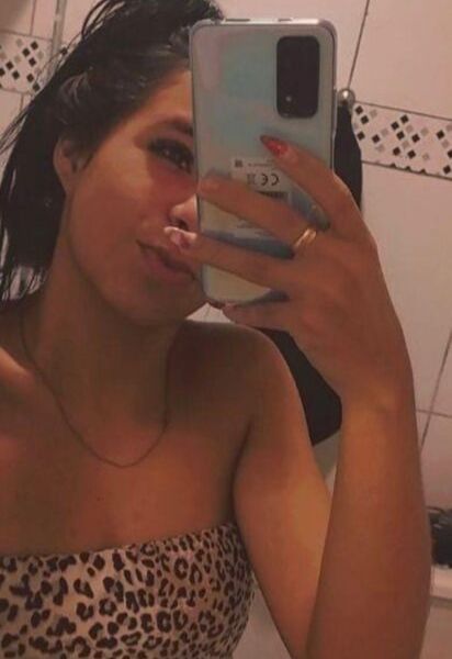 Tenho 18 anos. Sou simpática e bem tranquila no meu atendimento. Faço oral sem camisinha se o cliente for higiênico. Sou apertadinha. É minha primeira vez na cidade. Venha me conhecer e desfrutar de bons momentos.Horário de atendimento: Das 08:00 às 00:00 horasCachês: R$ 130,00 – 30 minutos R$ 230,00 – 1 hora.