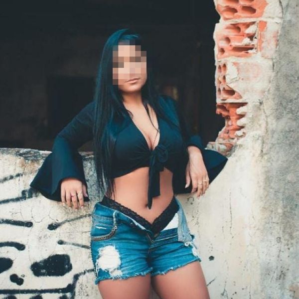 Venha desfrutar do corpo dessa bela mulher. Tenho 24 anos, um rosto lindo e um corpo maravilhoso. Sou uma acompanhante vaidosa e cuido muito bem do meu corpo, você vai adorar se perder nas minhas curvas. Estou começando a trabalhar agora com um site, mas já tenho muita experiência na arte do prazer. Realizo fantasias, faço inversão e proporciono um sexo muito gostoso. Minha companhia é agradável e gosto de aproveitar o momento. Estou preparada para lhe proporcionar o melhor encontro possível. Vamos compartilhar momentos inesquecíveis, dou o melhor de mim para satisfazer suas vontades. Atendo em meu apartamento discreto e climatizado. Aceito dinheiro, cartões e Pix. Entre em contato para mais detalhes. Aguardo sua visita, beijinhos.Horário de atendimento: 24 horasCachê: R$ 150,00 – 1 hora.