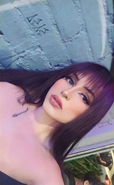Olá queridos, é com muito prazer que os convido a passar um tempo agradável comigo. Sou uma acompanhante de luxo maravilhosa. Tenho 18 anos e muita experiência. Sou uma ruivinha inesquecível entre quatro paredes, aqui para proporcionar o melhor de mim para satisfazê-los. Sou tranquila, educada, carinhosa, meiga e faço o estilo namoradinha! Faço anal (dependendo do tamanho), vaginal e um oral sem preservativo bem babadinho. Realizo massagens eróticas como nuru, tântrica, sensitiva, entre outras. (OBS: Fotos verdadeiras, faço verificação) Entre em contato pelo WhatsApp para mais informações.Horário de atendimento: Das 11:00 às 20:00 horas.Cachês: R$ 200,00 – 30 minutos R$ 300,00 – 1 hora.