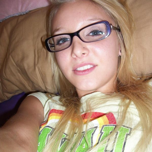   Je suis Isabella tapineuse disponible pour un homme ou un couple voulant passer d'agréables moments sensuels a deux ou plus.Je fais outcall et incall.Je pratique la fellation, avale sperme, câlins, suce, anal, cuni, levrette, pénétration, et je fais aussi l'anal et autres…. ,Je peux aussi réaliser tes petits fantasmes. Je fais un massage sensuel d'accueil. Je suis une femme simple qui aime les hommes très matures et performants et également très respectueux alors si mon annonce vous intéresse veuillez me contacter sur mon numéro ou par mail: [email protected] +1 514 587 2747 Au plaisir de vous lire a bientôt