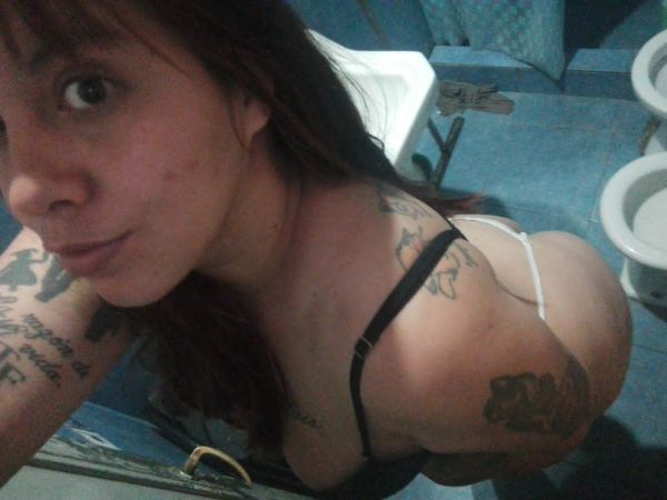 Hola amores estoy trabajando en tritan Suárez trabajo en mí depto amplio y muy reservado también hago servicio a domicilio y hoteles también tengo los contenidos más ardientes de videos y fotos